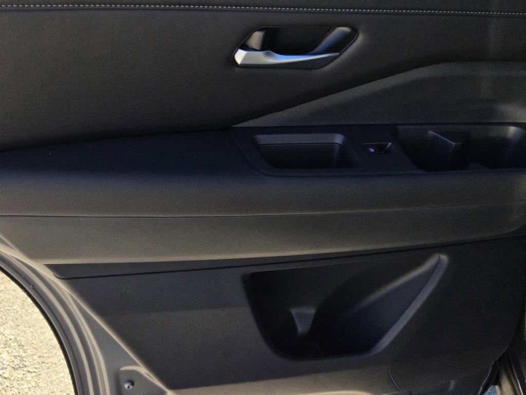 New 2026 Nissan Pathfinder SL image 12