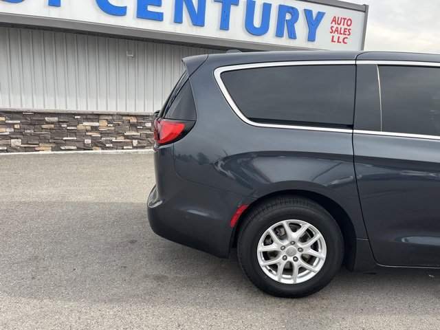 Used 2020 Chrysler Pacifica Touring w/ Advanced Safetytec Group image 13