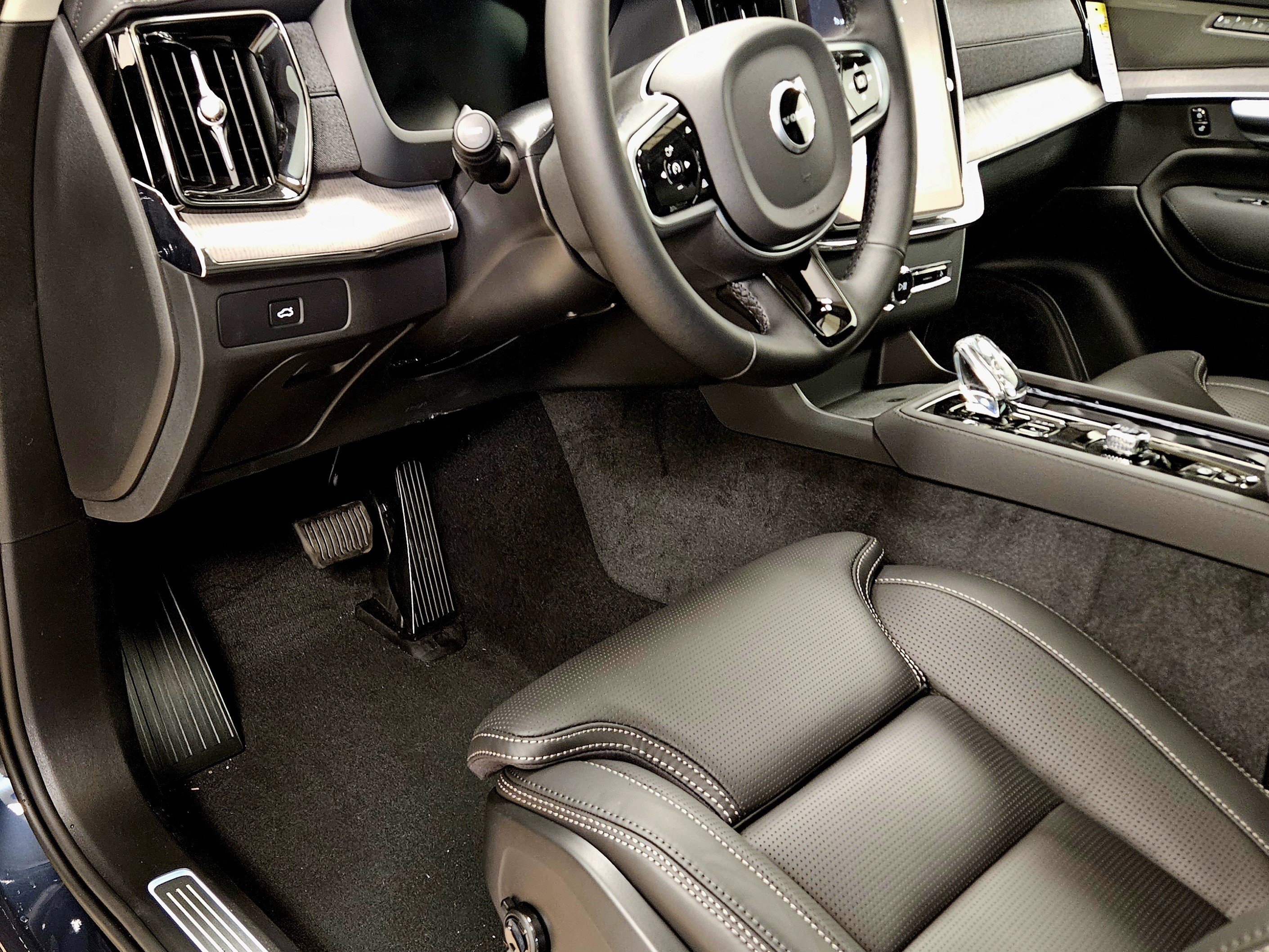 New 2026 Volvo XC90 B6 Ultra w/ Protection Package image 47