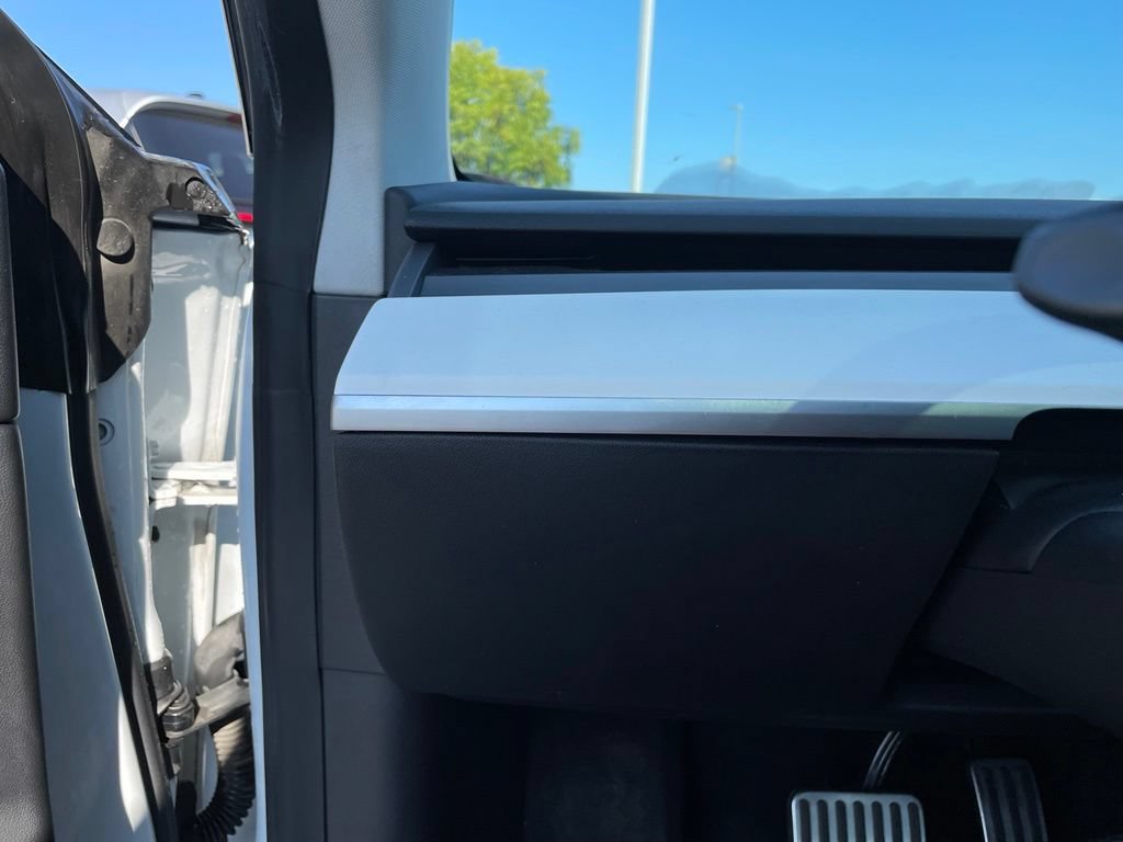 Used 2020 Tesla Model 3 Standard Range RWD image 12
