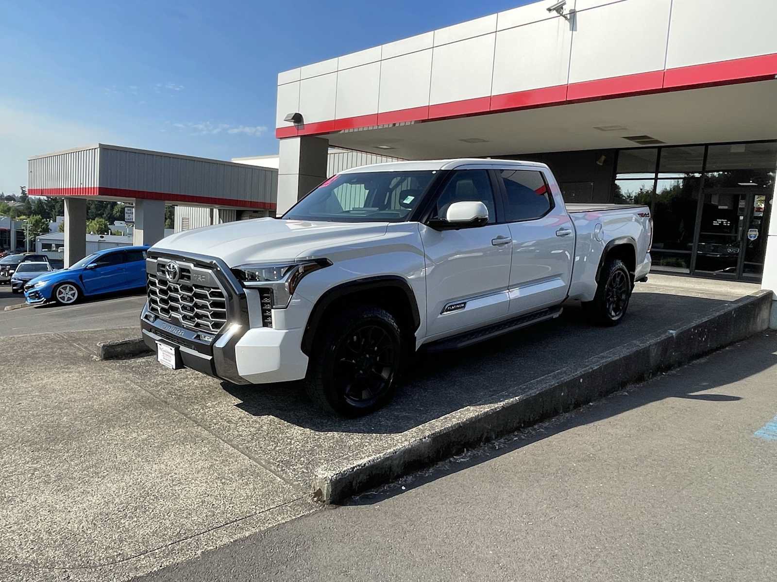 Used 2025 Toyota Tundra Platinum w/ TRD Off-Road Package AWD/4WD image 4