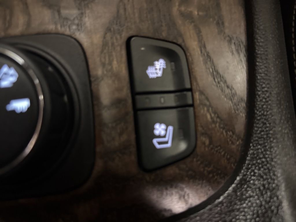 Used 2020 GMC Acadia Denali w/ Denali Ultimate Package image 21