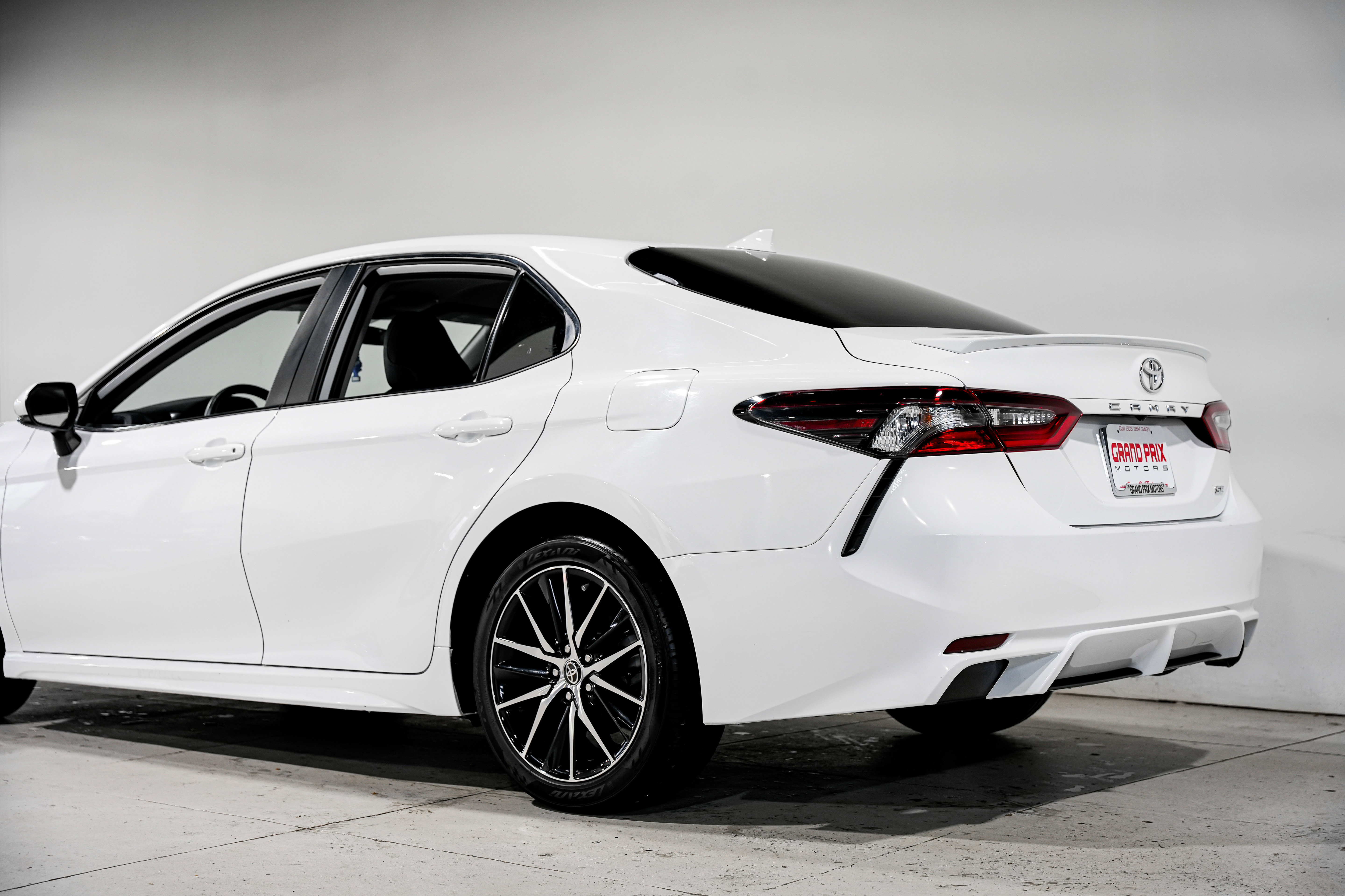 Used 2024 Toyota Camry SE FWD image 39