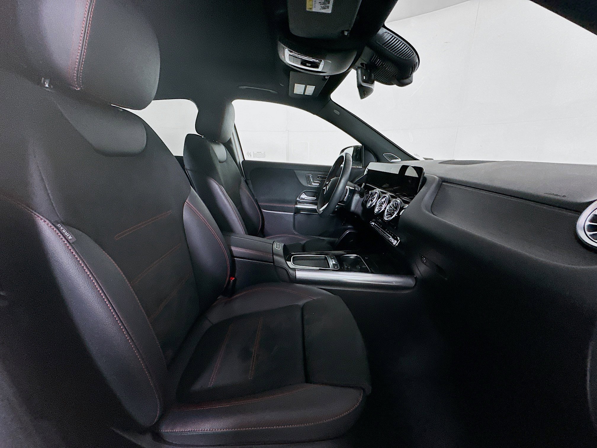 Used 2024 Mercedes-Benz GLA 250 4MATIC image 32