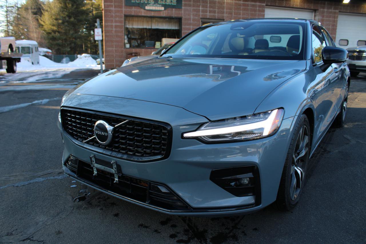 Used 2023 Volvo S60 B5 Core image 2