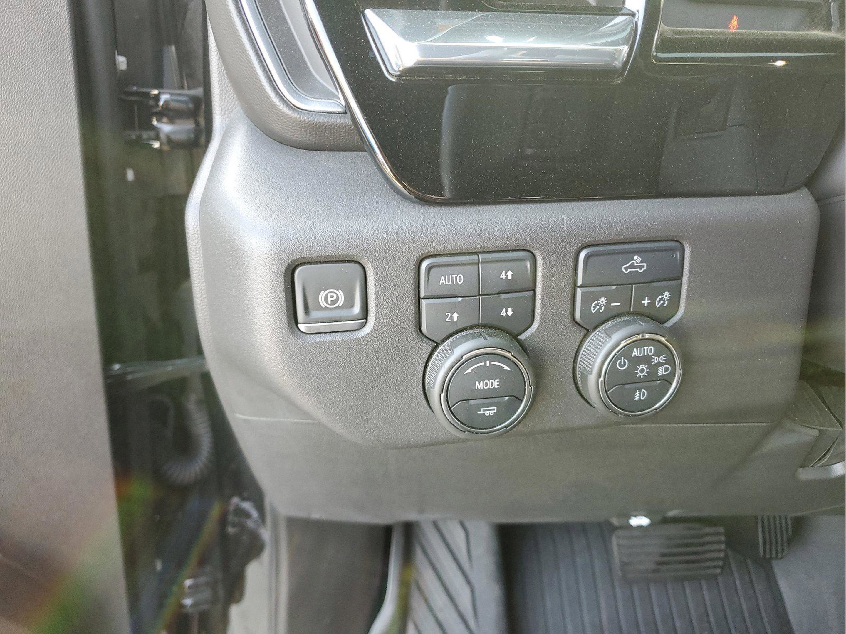 Used 2024 Chevrolet Silverado 1500 LT Trail Boss w/ Convenience Package II image 28