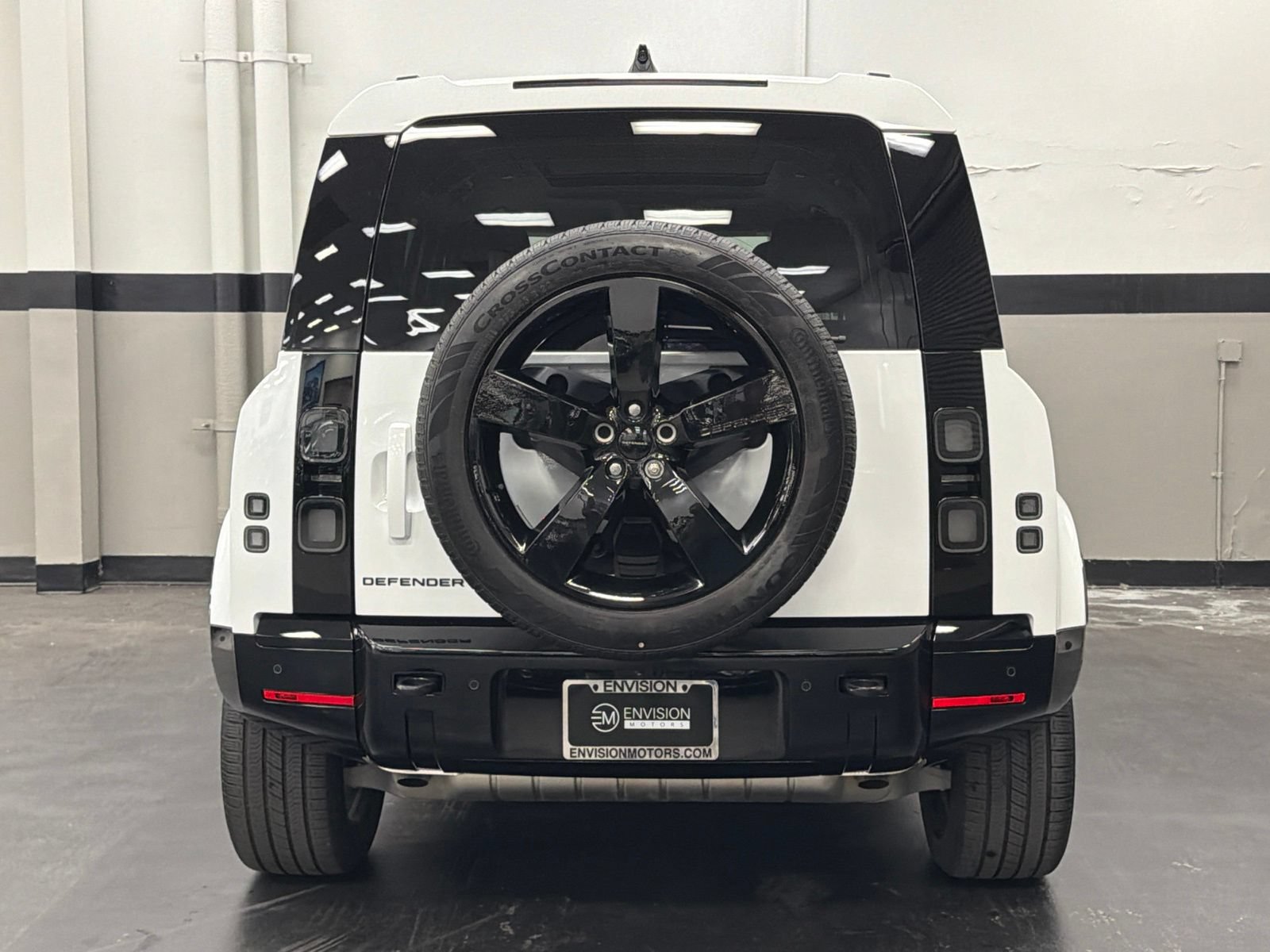 Used 2026 Land Rover Defender 110 X-Dynamic SE AWD/4WD image 11