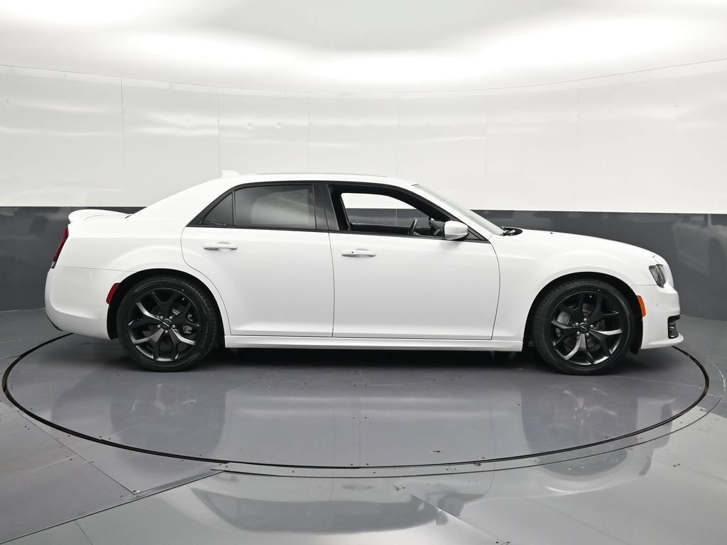 Used 2023 Chrysler 300 S w/ Comfort Group RWD image 4
