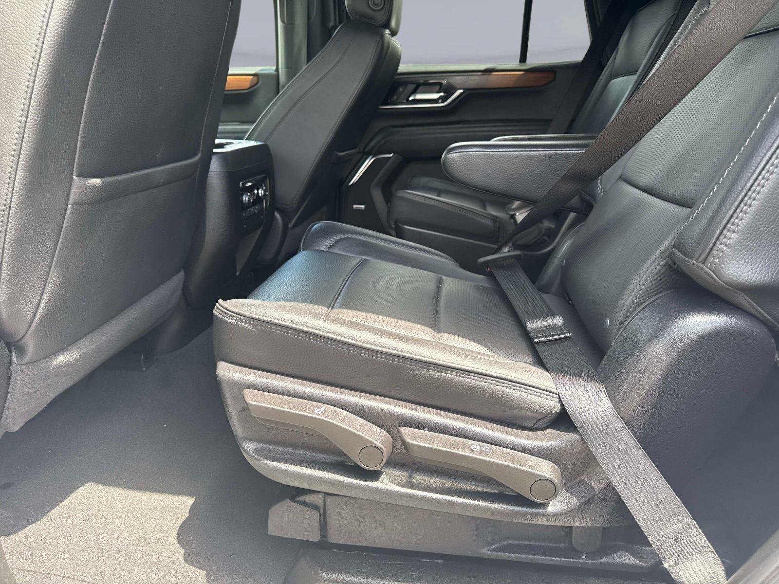 Used 2025 GMC Yukon Denali RWD image 16