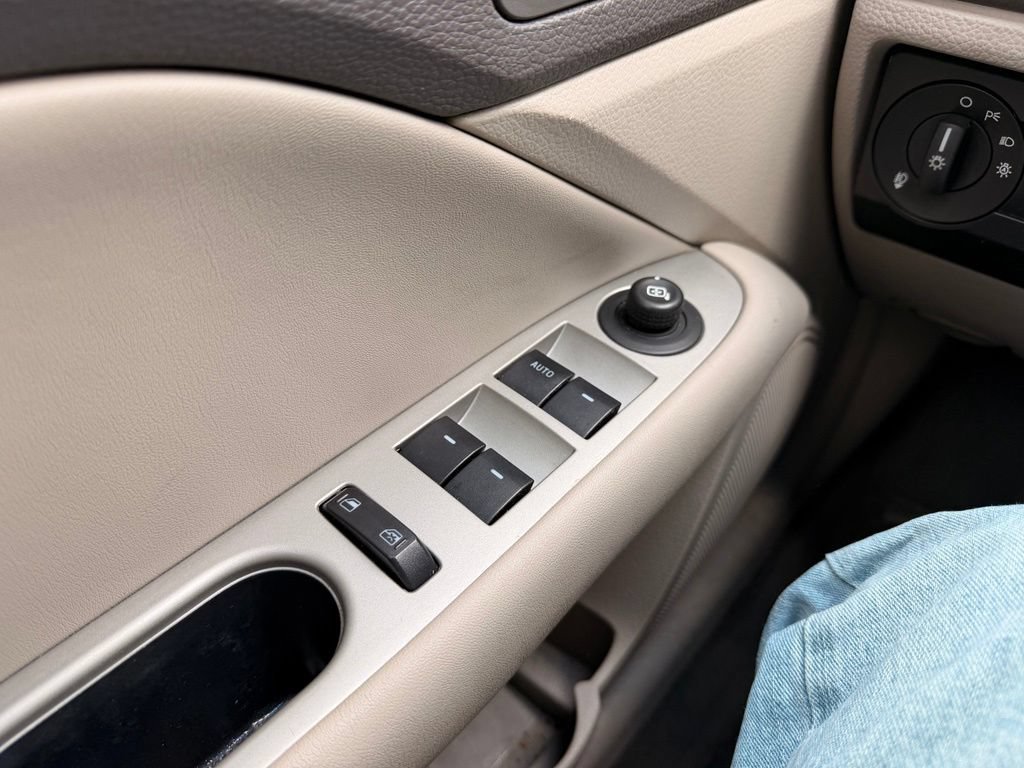 Used 2010 Ford Fusion SEL FWD image 25