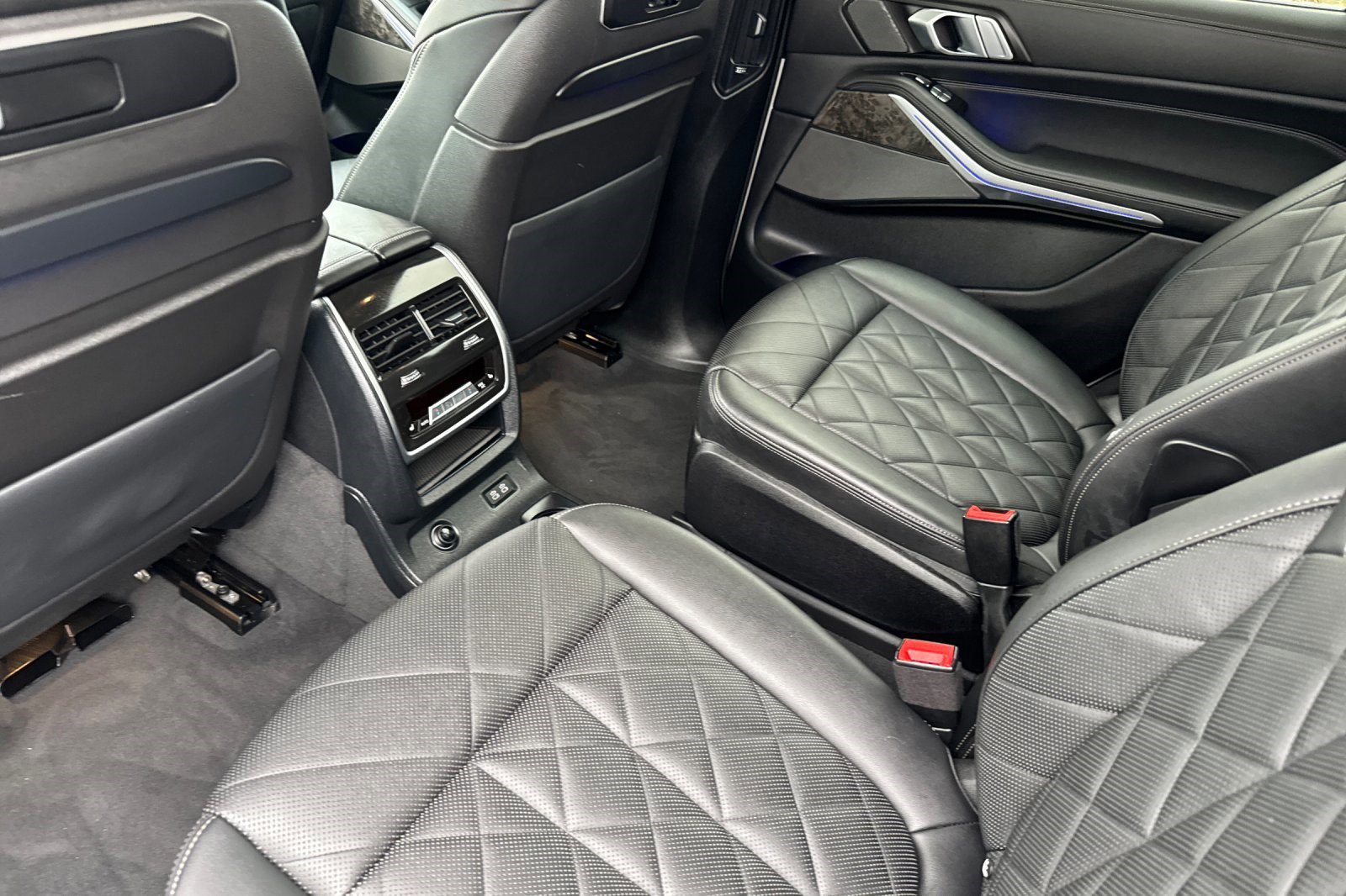 Used 2023 BMW X7 xDrive40i w/ Premium Package image 26