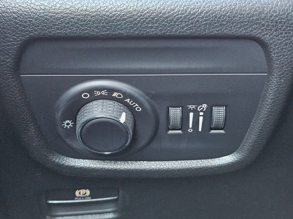 New 2025 Jeep Grand Cherokee Altitude image 23