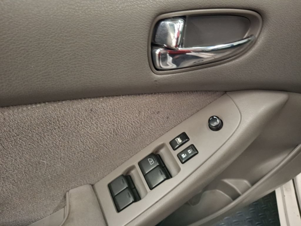 Used 2012 Nissan Altima 2.5 FWD image 15