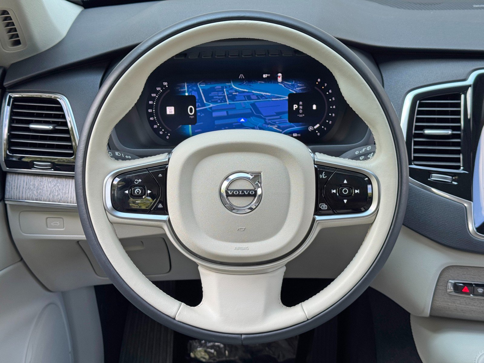 Used 2025 Volvo XC90 B6 Plus AWD/4WD image 21