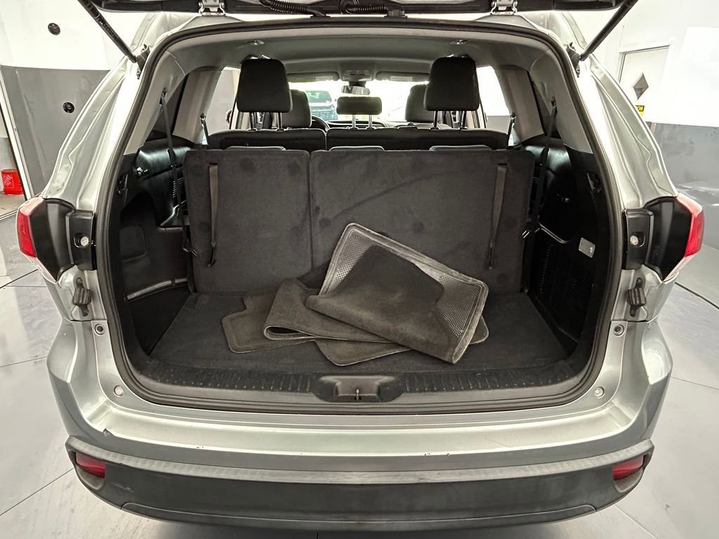 Used 2019 Toyota Highlander LE FWD image 34
