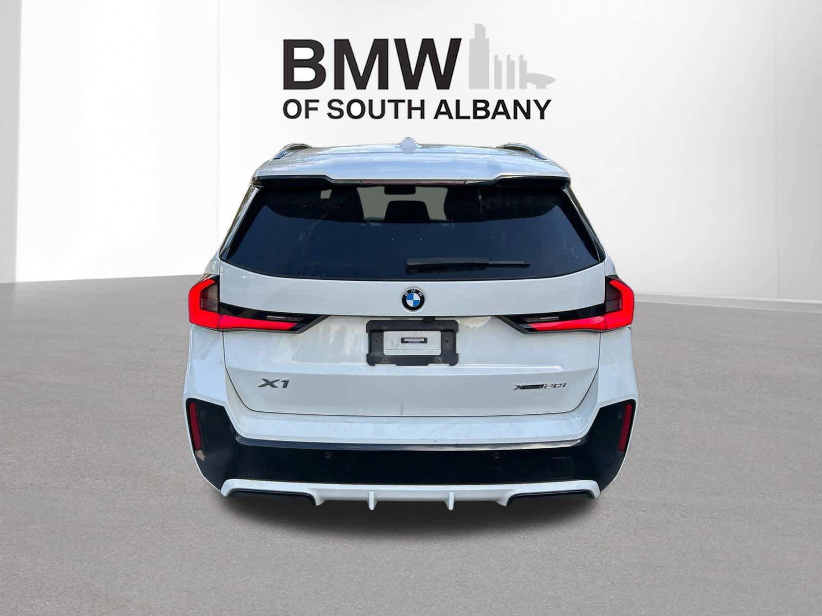 Used 2023 BMW X1 xDrive28i w/ M Sport Package AWD/4WD image 4