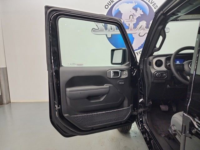 New 2025 Jeep Gladiator Sport image 12