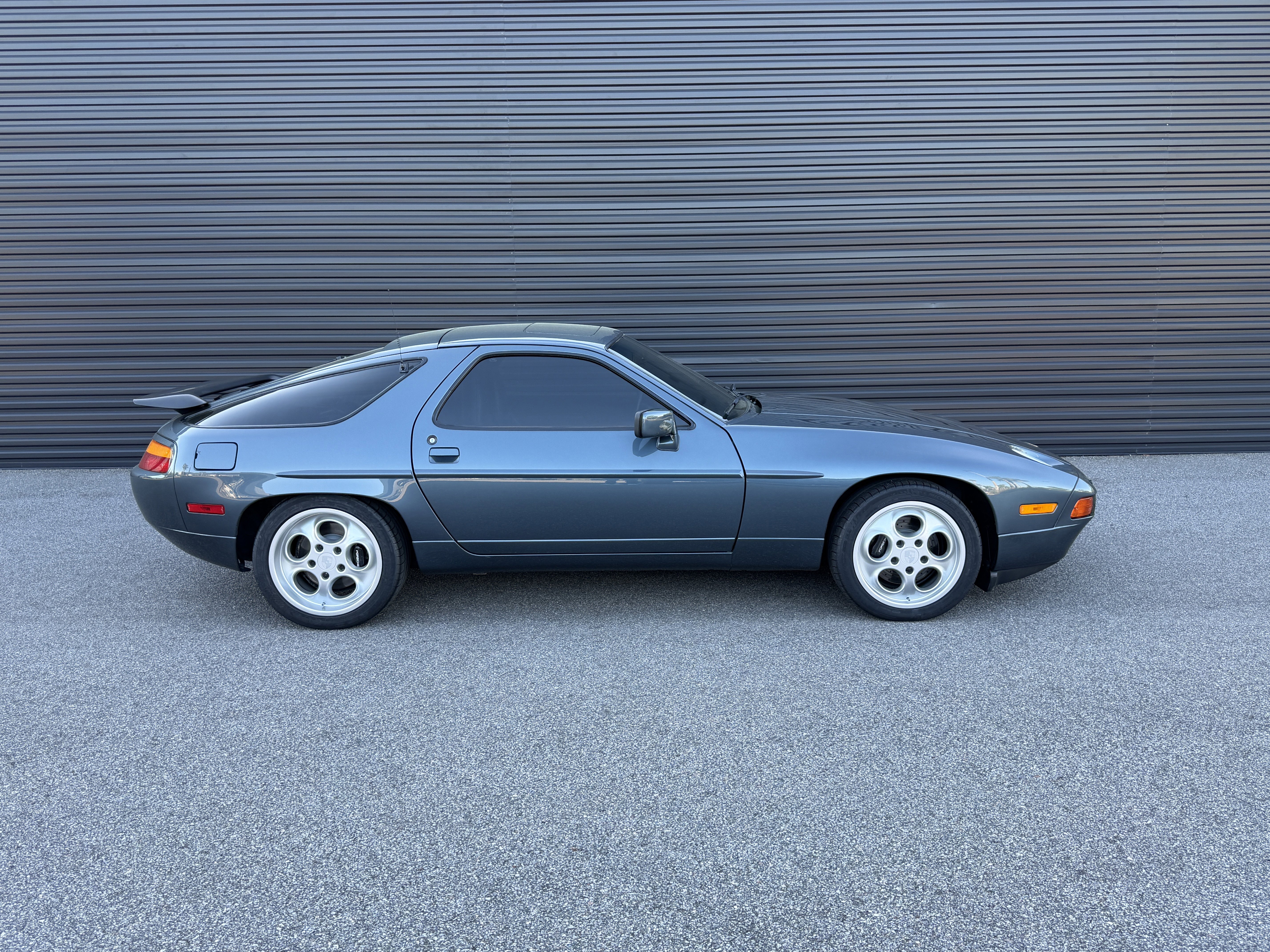 Used 1987 Porsche 928 S4 RWD image 9