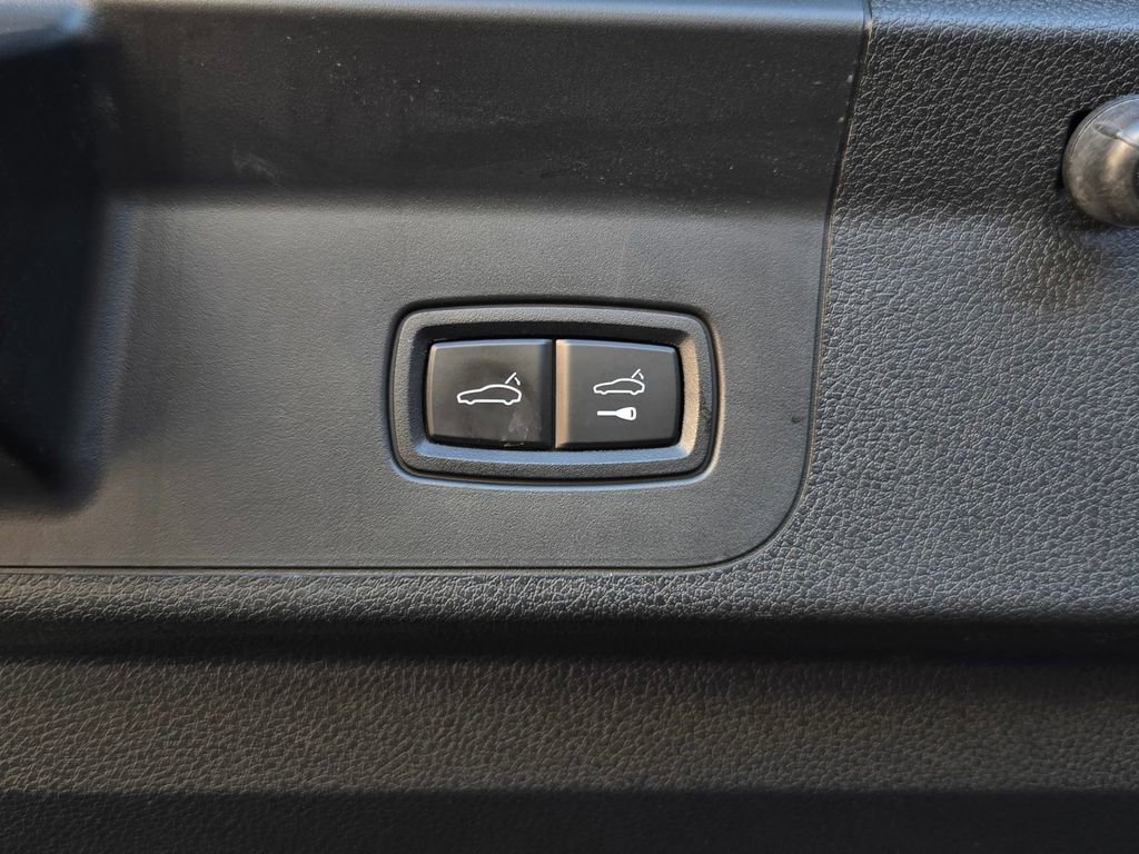 Used 2018 Porsche Panamera 4 AWD/4WD image 39