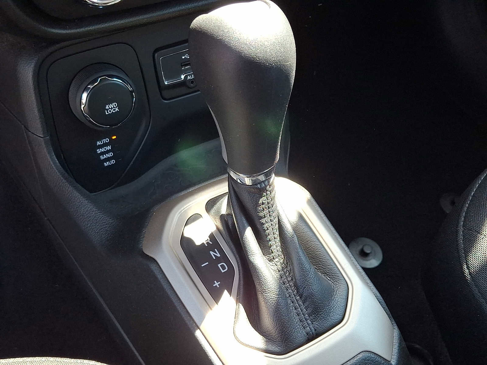 Used 2017 Jeep Renegade Latitude image 14