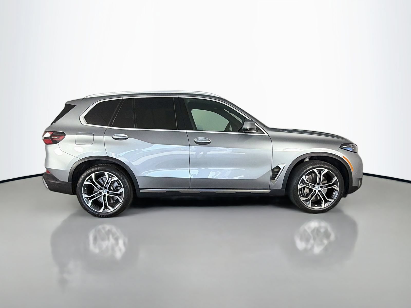 Used 2024 BMW X5 xDrive50e w/ Executive Package AWD/4WD image 8