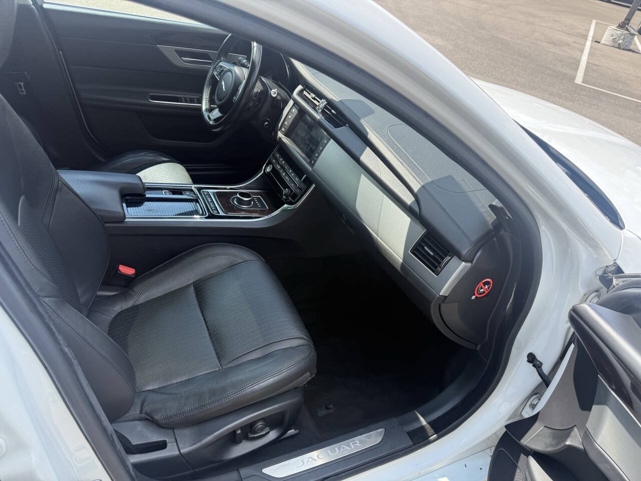 Used 2017 Jaguar XF Prestige AWD/4WD image 15