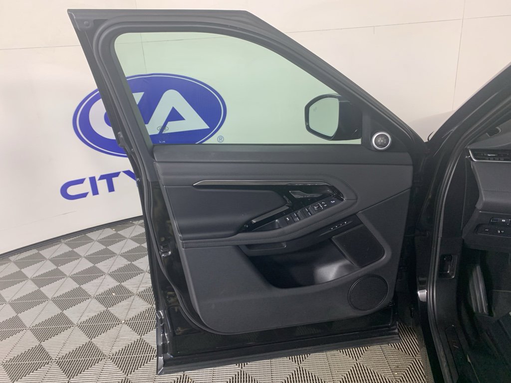 Used 2020 Land Rover Range Rover Evoque SE image 13
