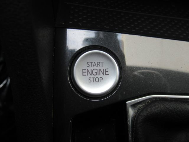 Used 2022 Volkswagen Tiguan SE R-Line FWD image 47