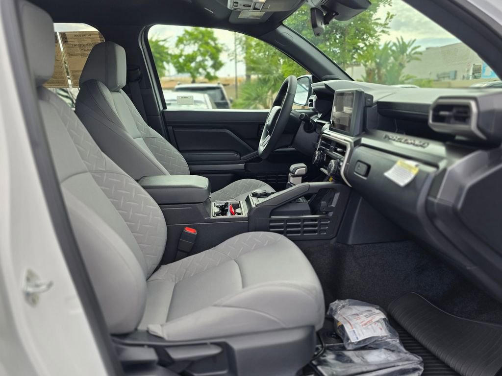 Used 2025 Toyota Tacoma SR5 AWD/4WD image 10