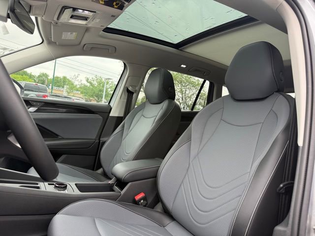 New 2026 Volkswagen Tiguan SE FWD image 12