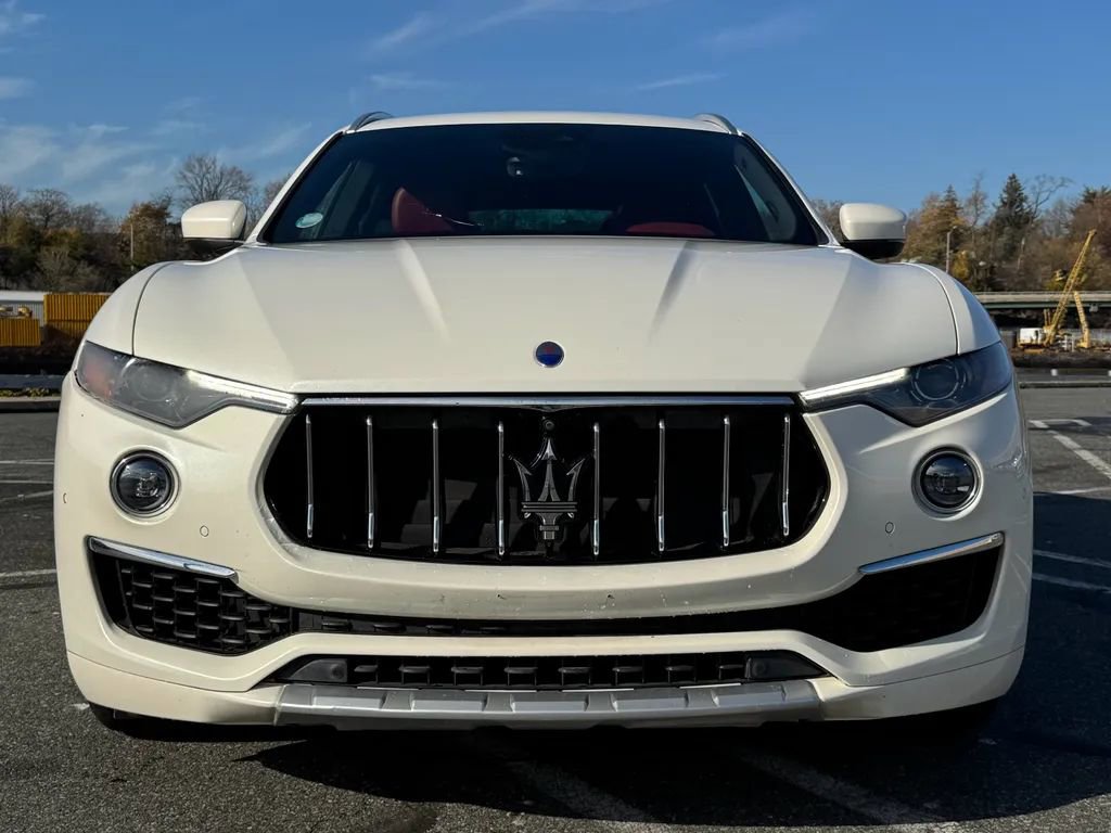 Used 2019 Maserati Levante GranLusso image 2