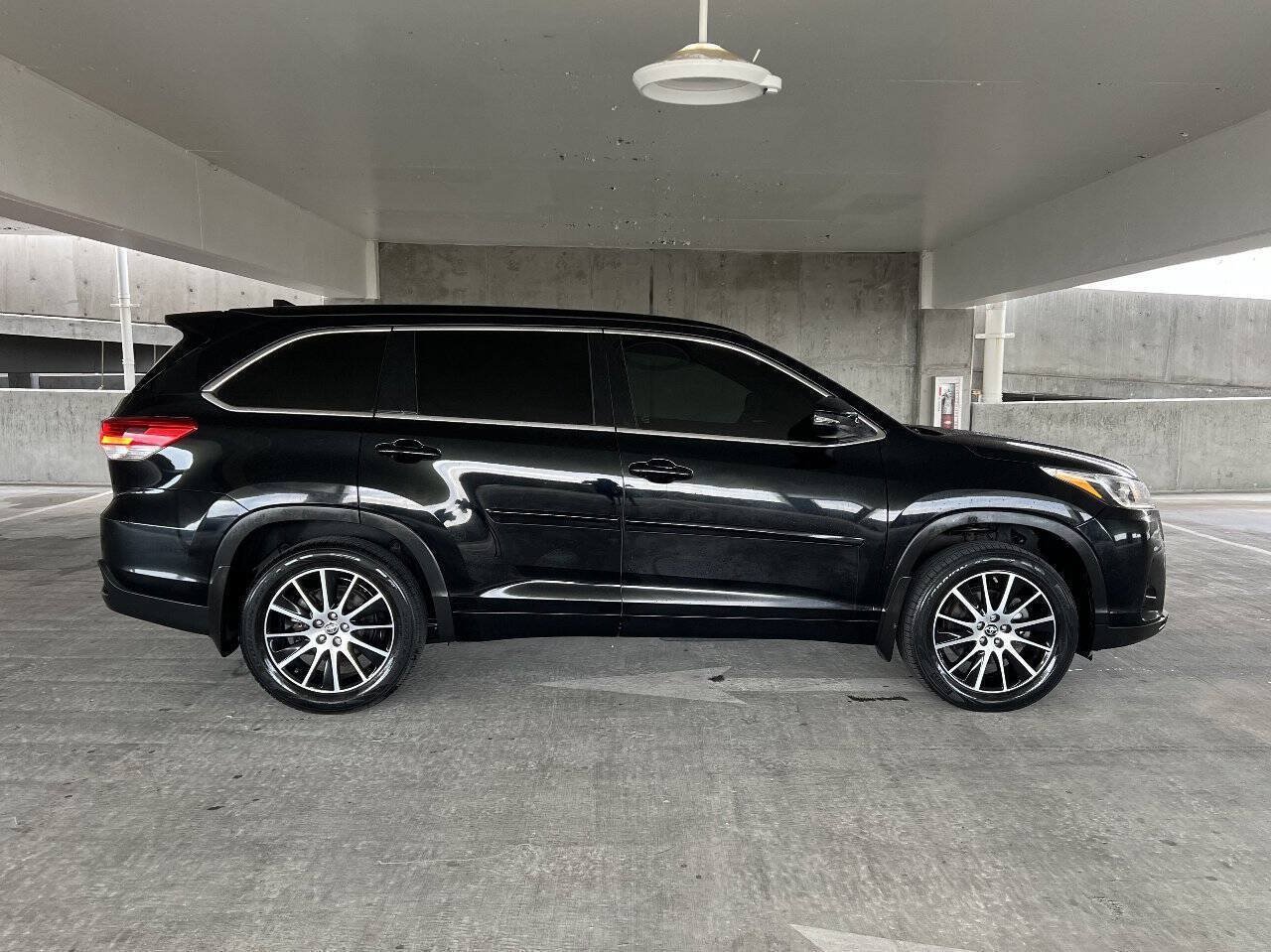 Used 2018 Toyota Highlander SE w/ Protection Package #3 AWD/4WD image 10