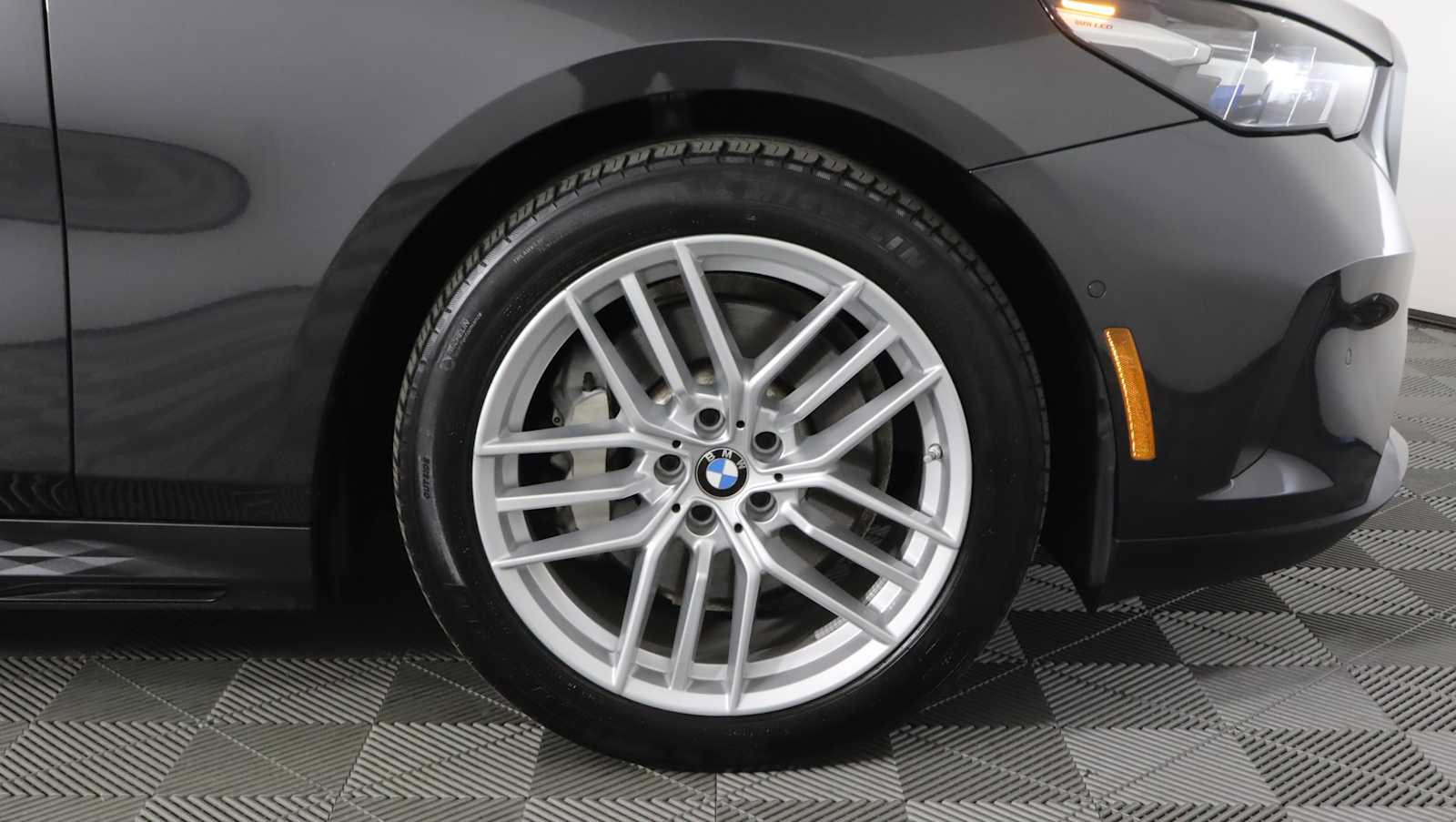 Used 2024 BMW 530i xDrive w/ Premium Package AWD/4WD image 7