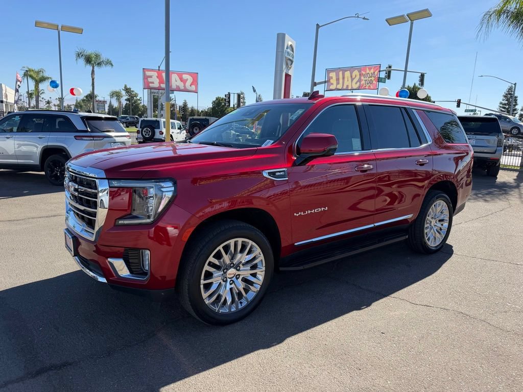 Used 2024 GMC Yukon SLT w/ SLT Luxury Package RWD image 3