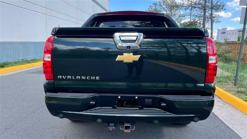 Used 2013 Chevrolet Avalanche LT RWD image 16