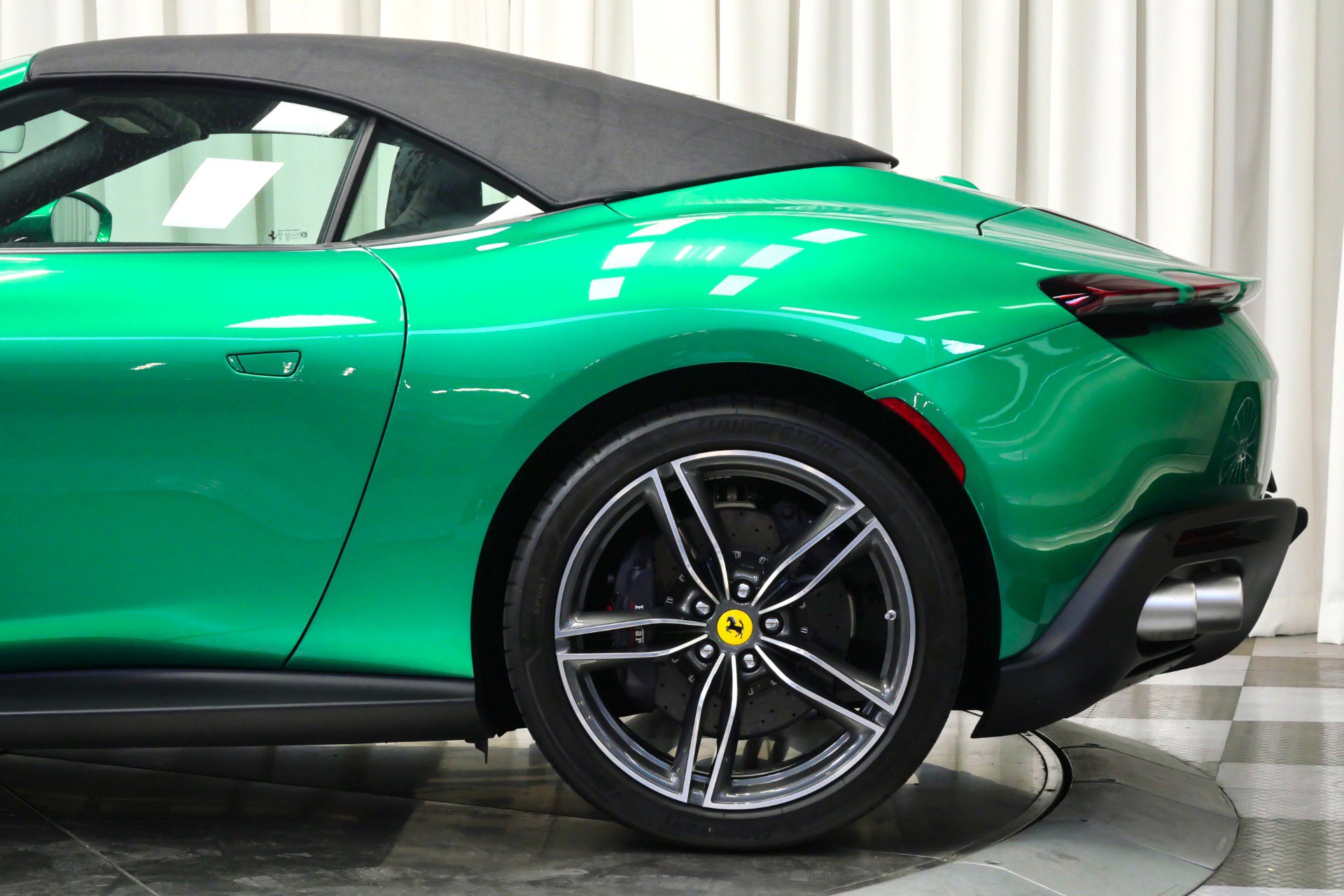 Used 2024 Ferrari Roma Spider image 31