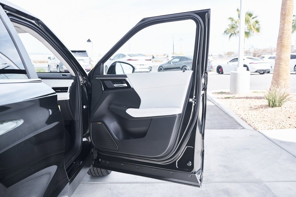 New 2025 Mitsubishi Outlander SE image 12