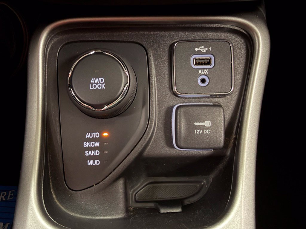 Used 2021 Jeep Compass Latitude w/ Convenience Group AWD/4WD image 28