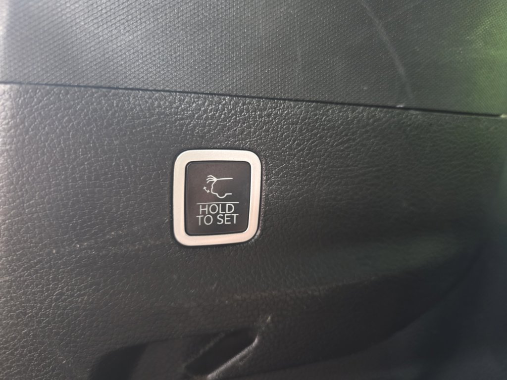 Used 2024 Jeep Wagoneer L Series II w/ Flexible Seating Group AWD/4WD image 15