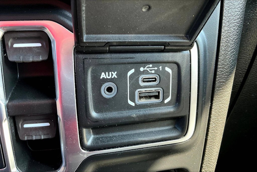 Used 2021 Jeep Wrangler Unlimited Sahara w/ Cold Weather Group AWD/4WD image 26