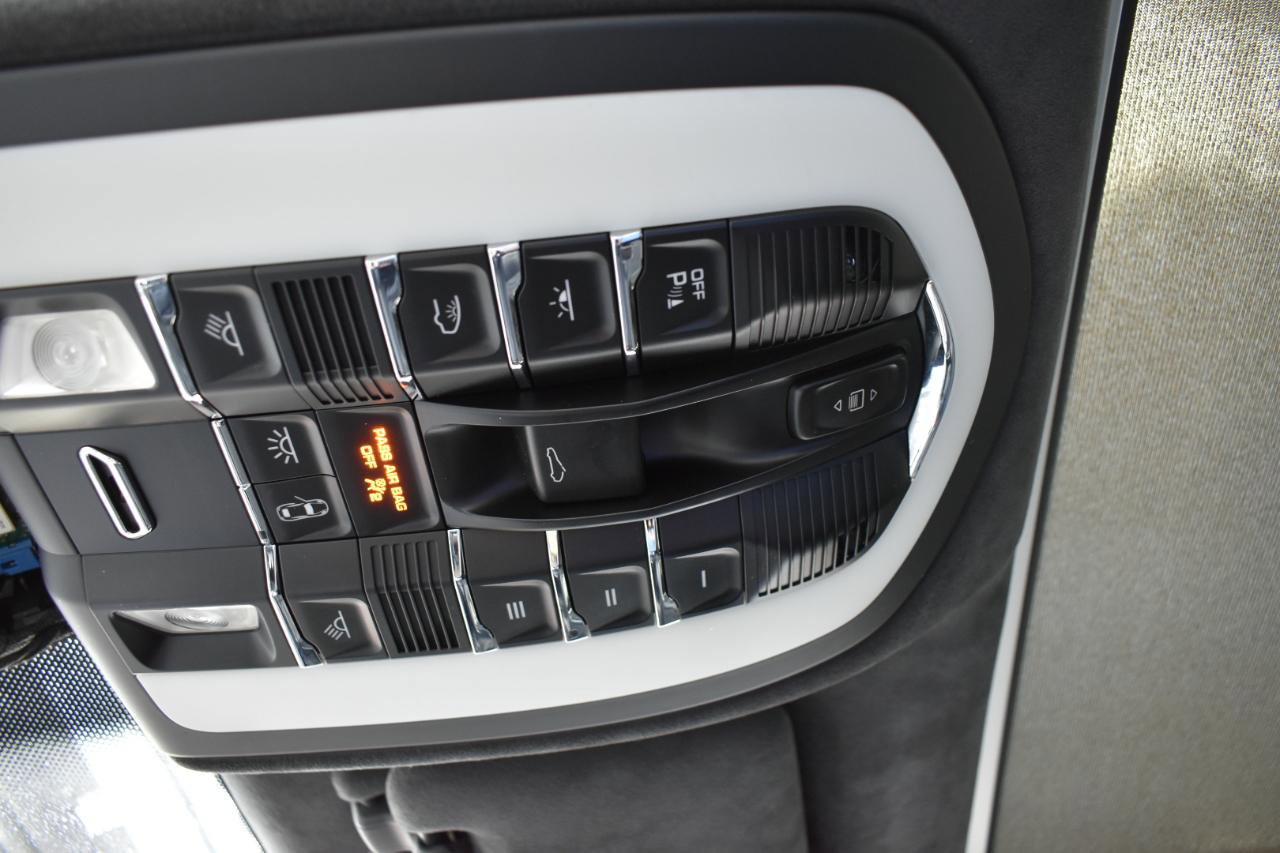 Used 2015 Porsche Cayenne Turbo AWD/4WD image 46