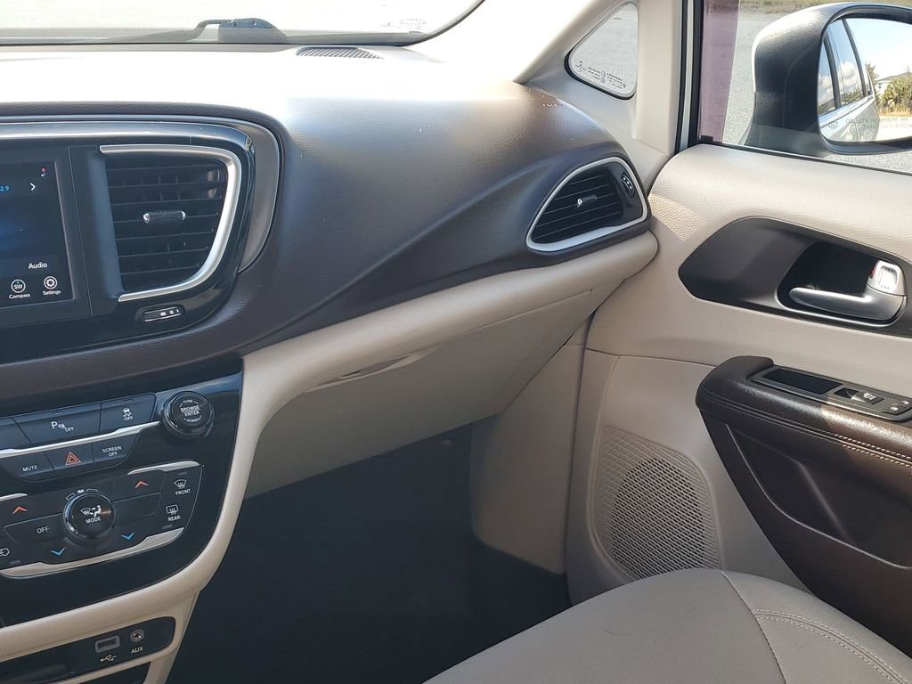 Used 2019 Chrysler Pacifica LX image 26