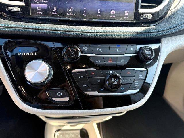 Used 2021 Chrysler Pacifica Touring-L w/ Uconnect Theater Family Group image 22