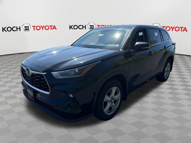 Used 2021 Toyota Highlander LE AWD/4WD image 3