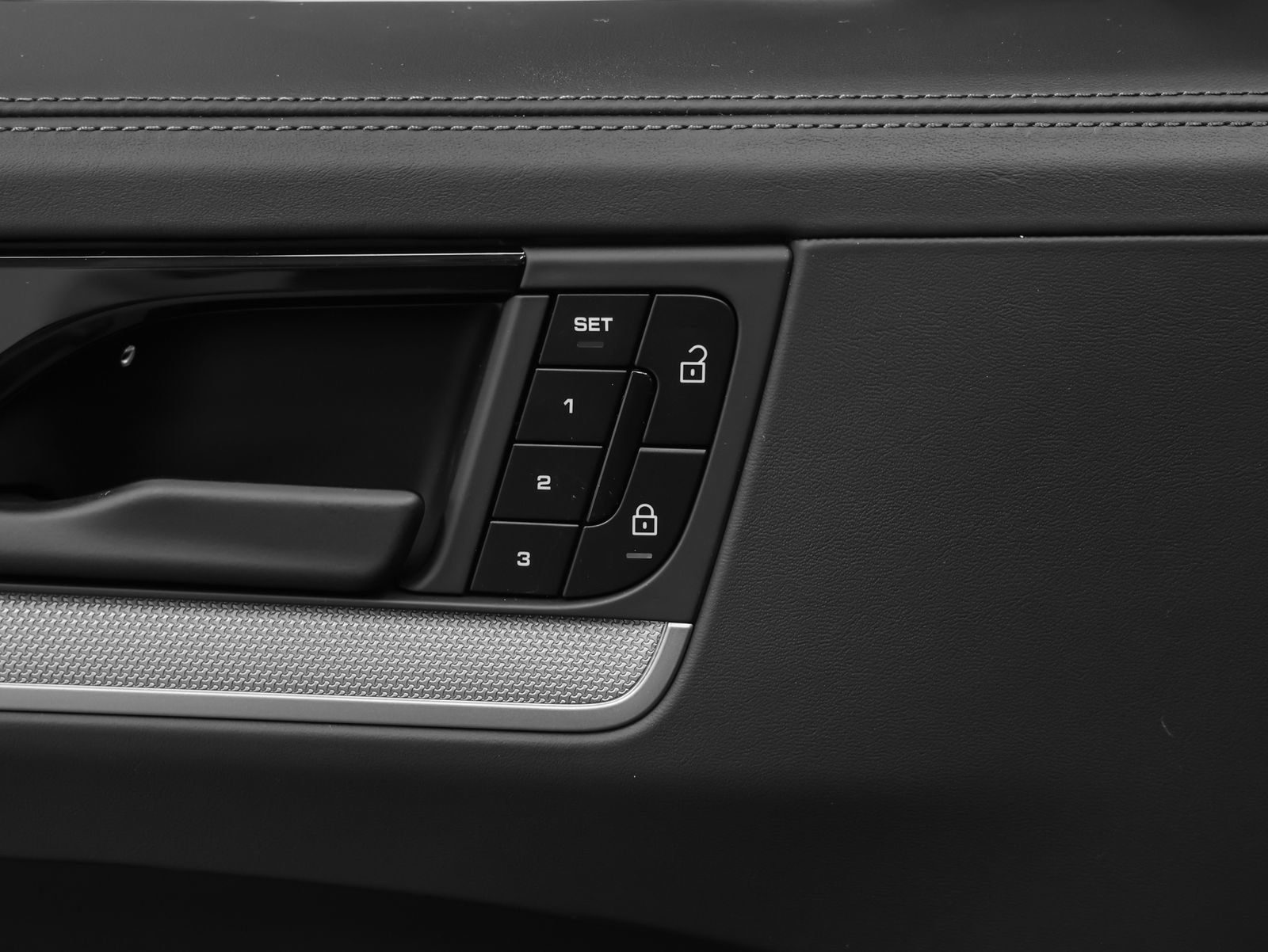 New 2026 Porsche Cayenne Coupe AWD/4WD image 31
