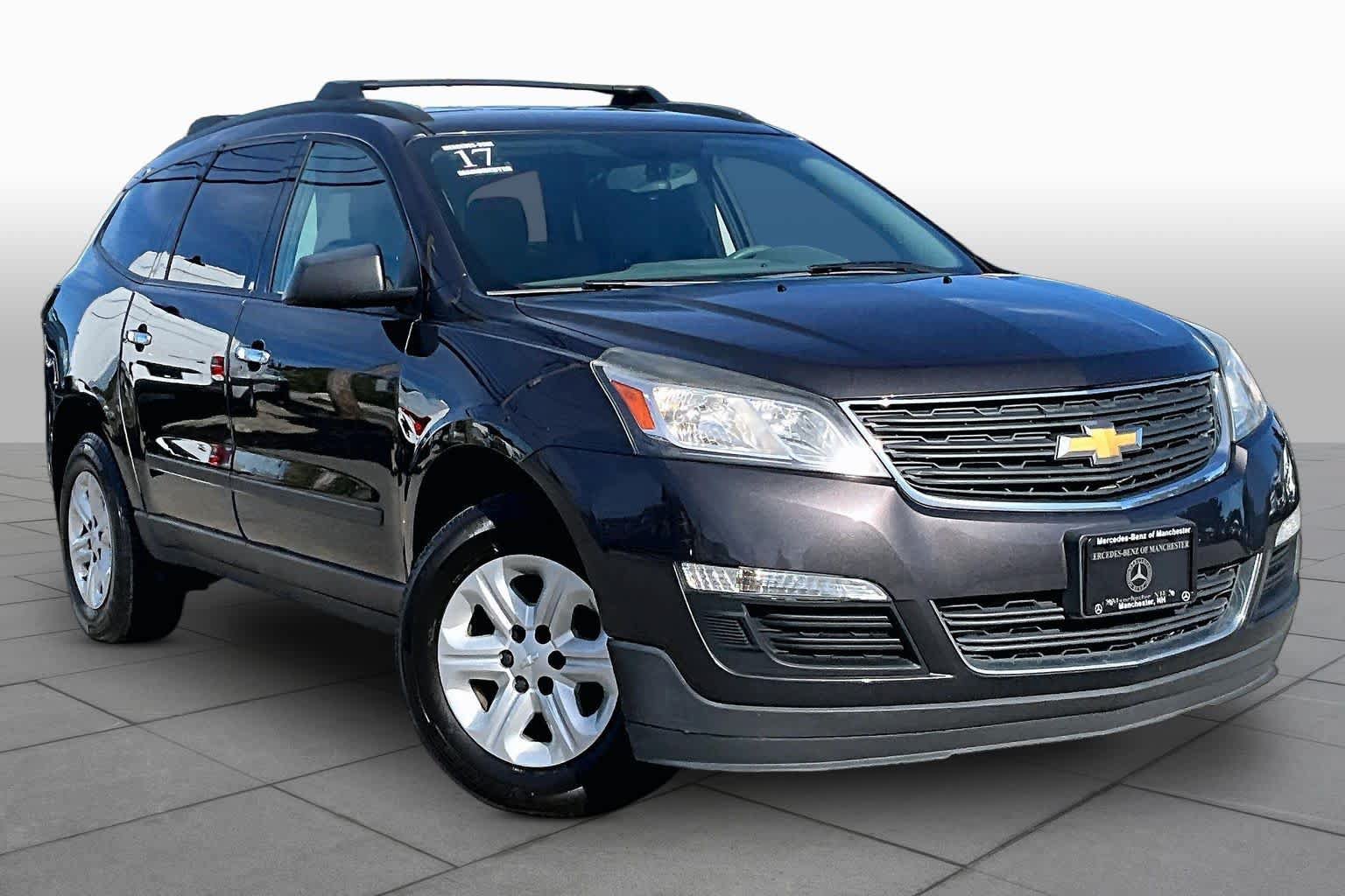 Used 2017 Chevrolet Traverse LS FWD image 3