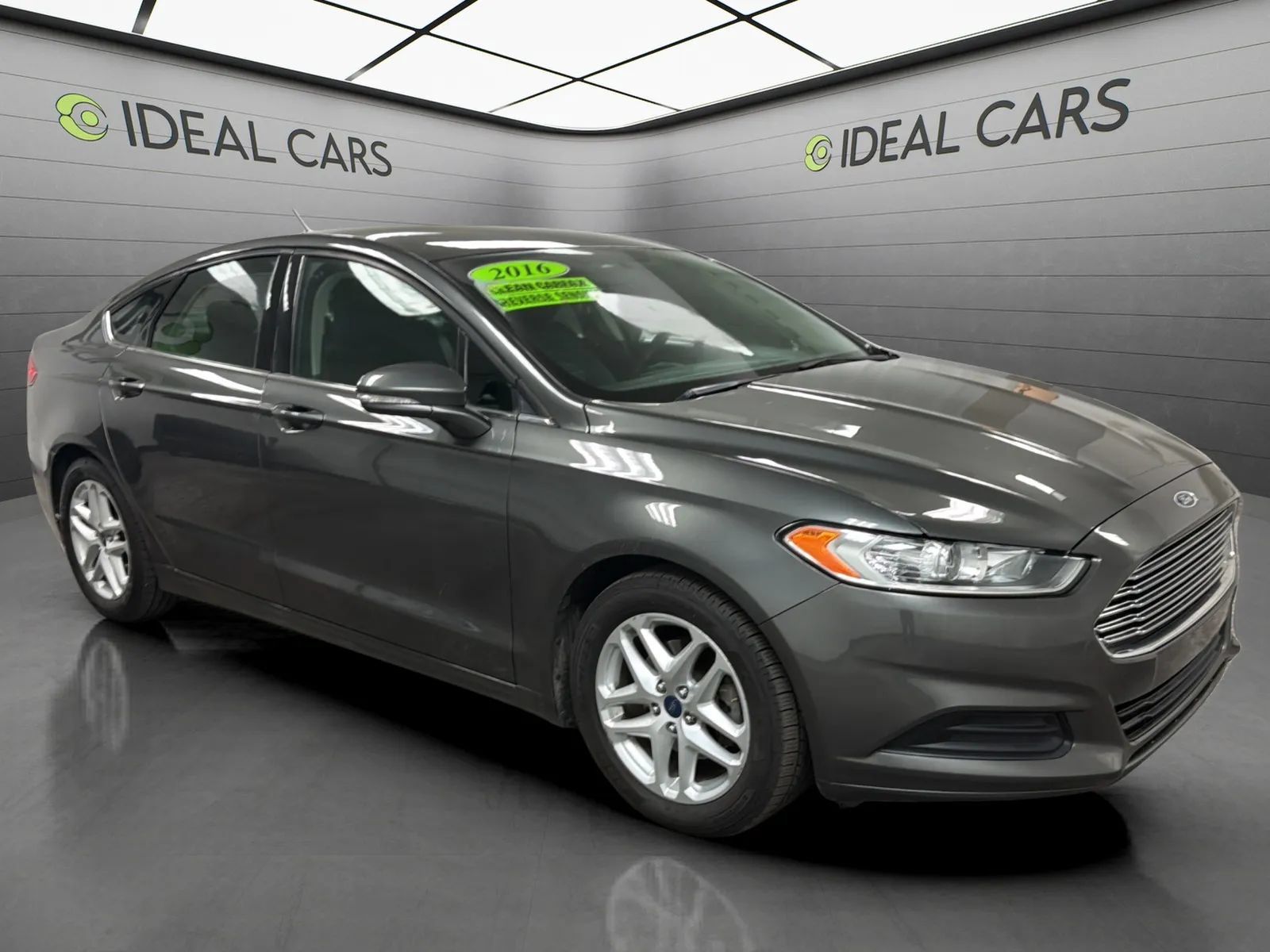 Used 2016 Ford Fusion SE FWD image 3