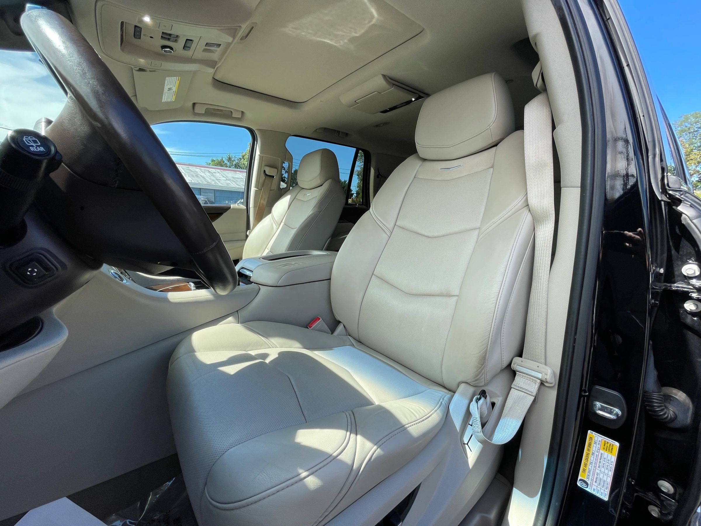 Used 2017 Cadillac Escalade Premium Luxury AWD/4WD image 11