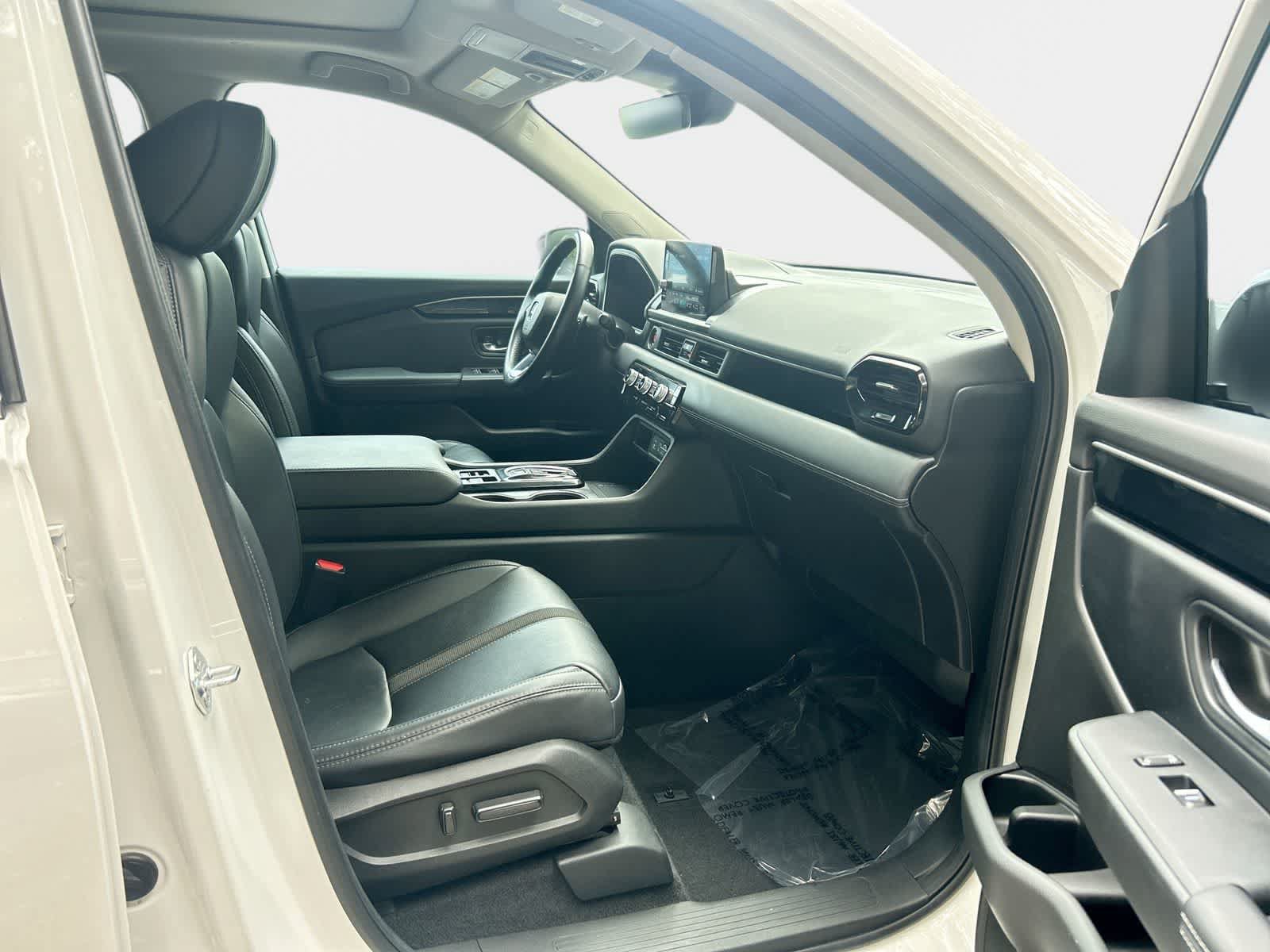 Used 2023 Honda Pilot Touring image 14
