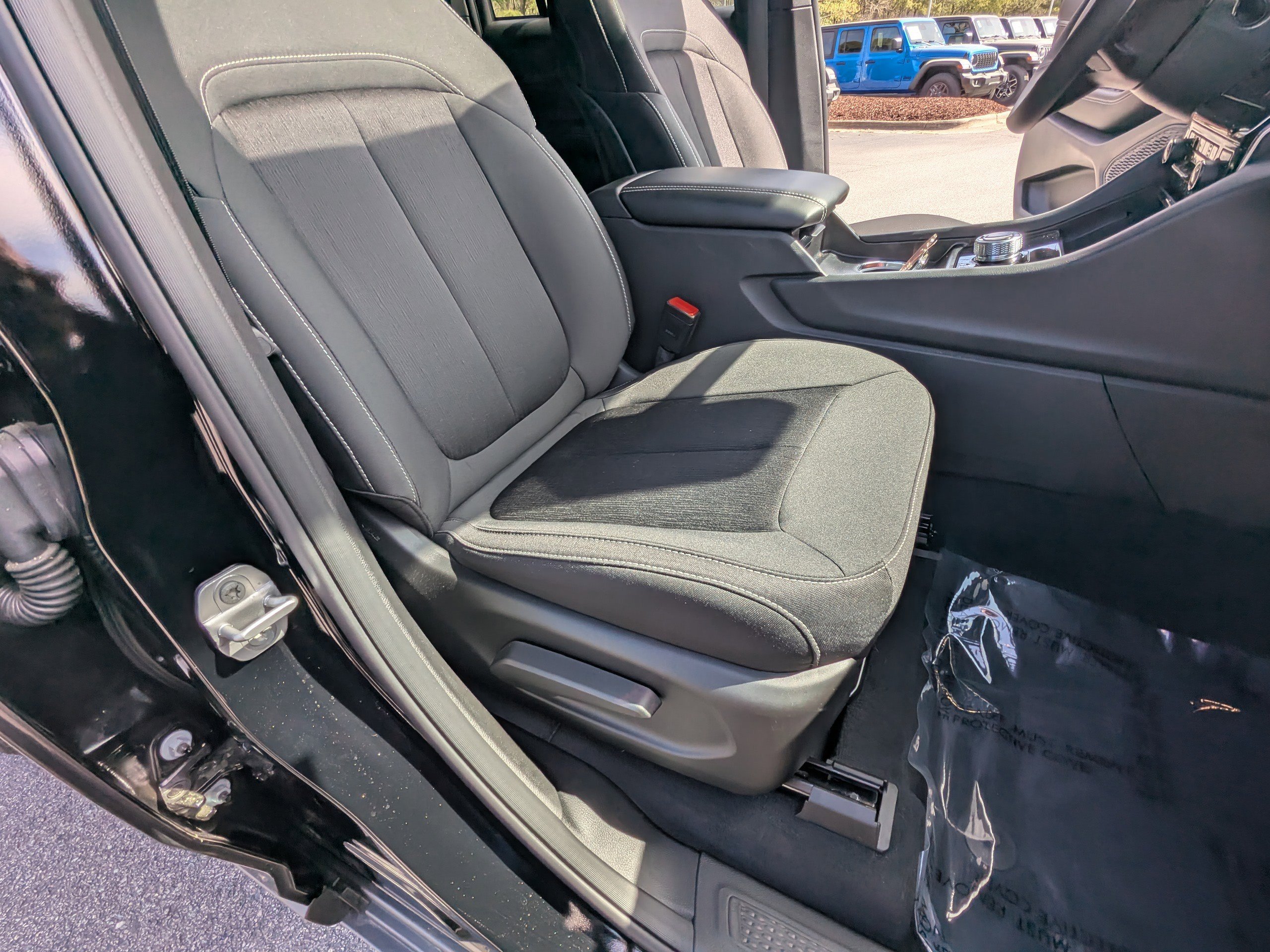 Certified 2025 Jeep Grand Cherokee Laredo X w/ Luxury Tech Group I image 15